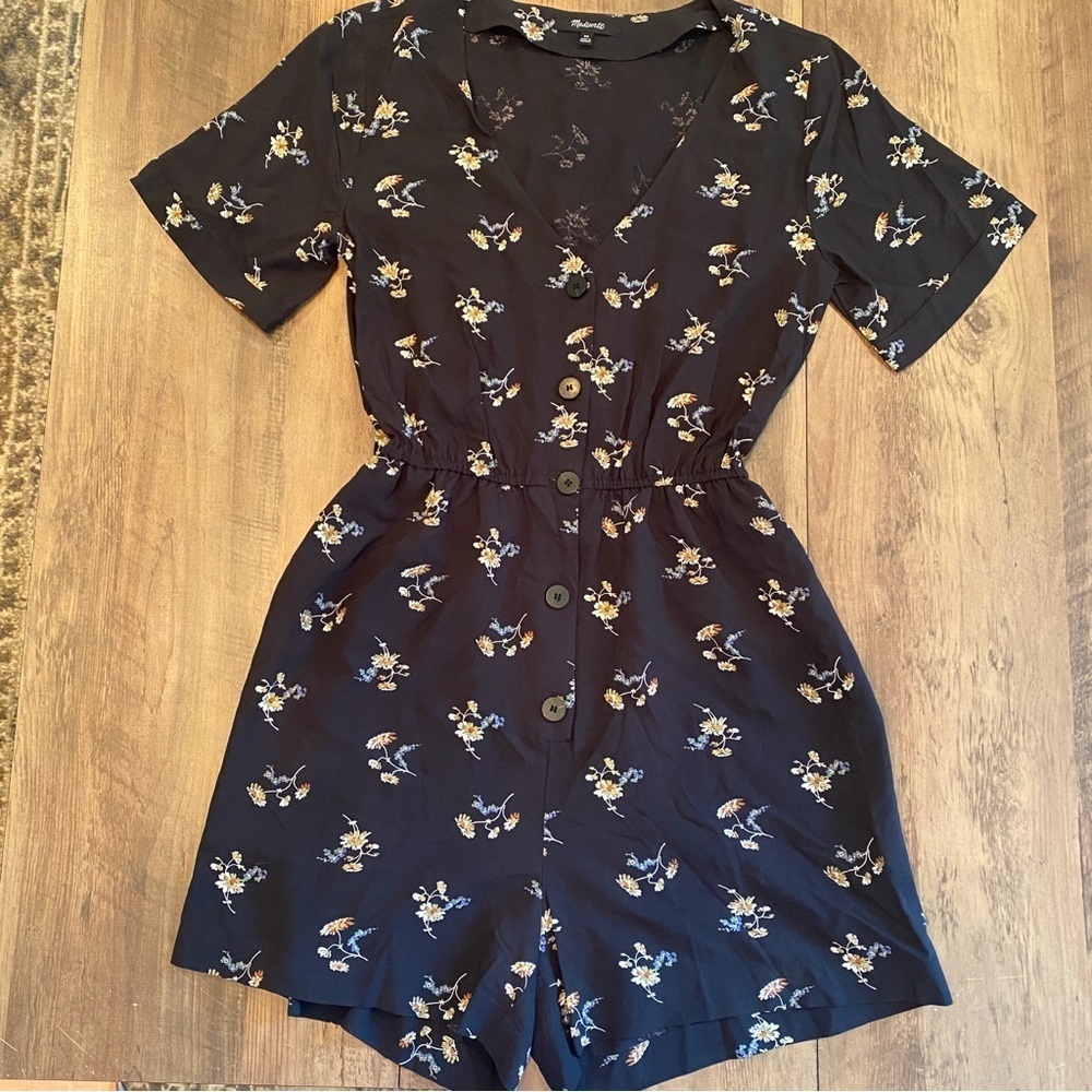 Madewell • Button-Up Black Daisies Day Romper • Size XS • NWOT
